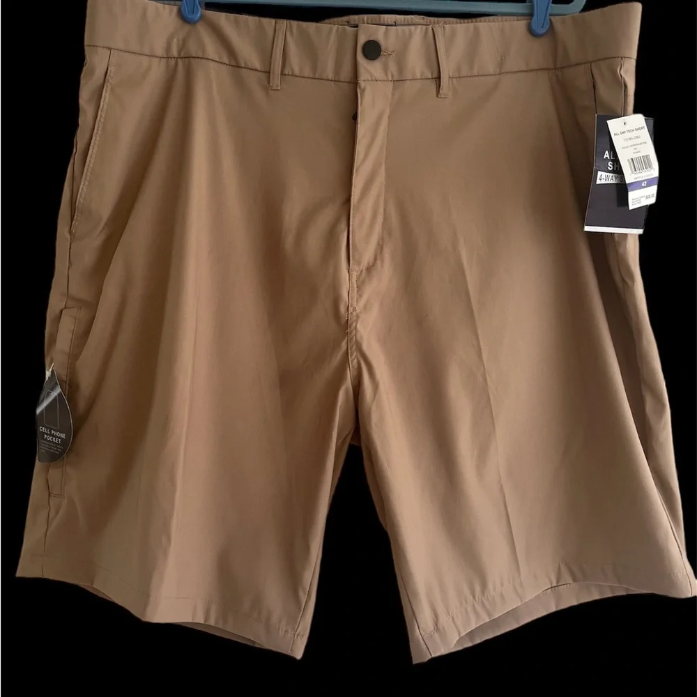All Day Short Men’s NWT tan size 42 waist, 9” inseam.